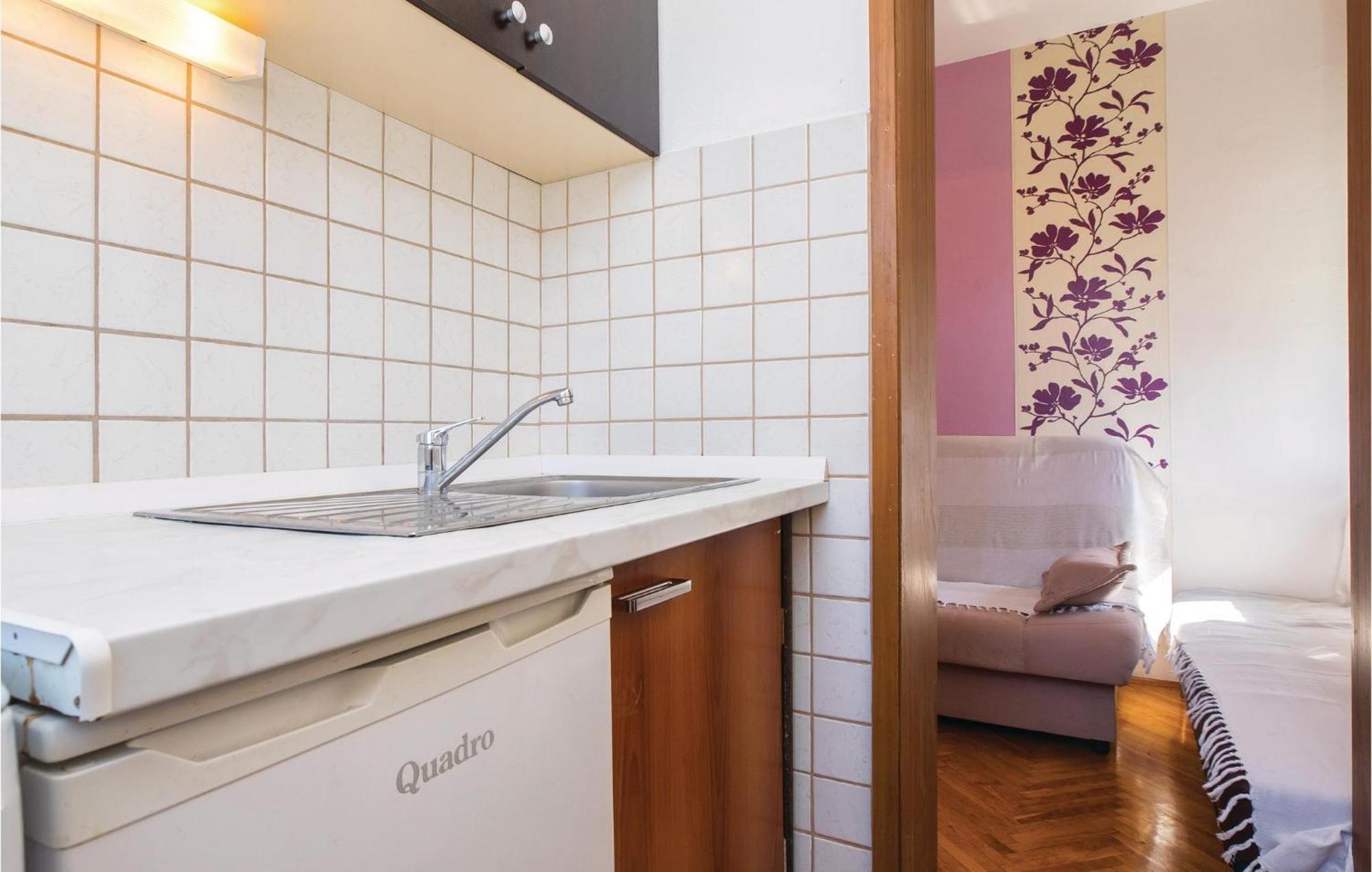 Amazing Apartment In Split With Kitchen 외부 사진