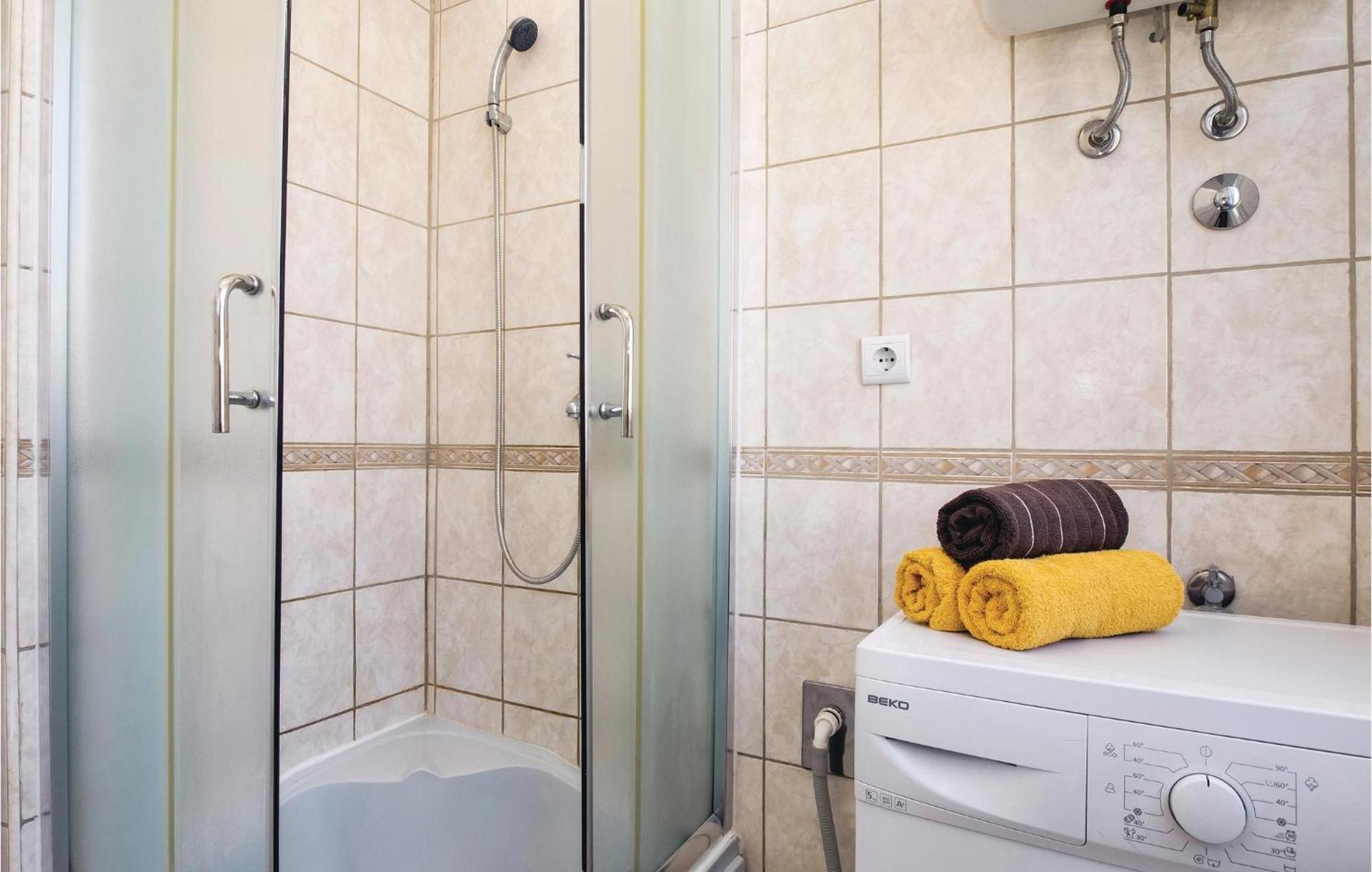 Amazing Apartment In Split With Kitchen 외부 사진
