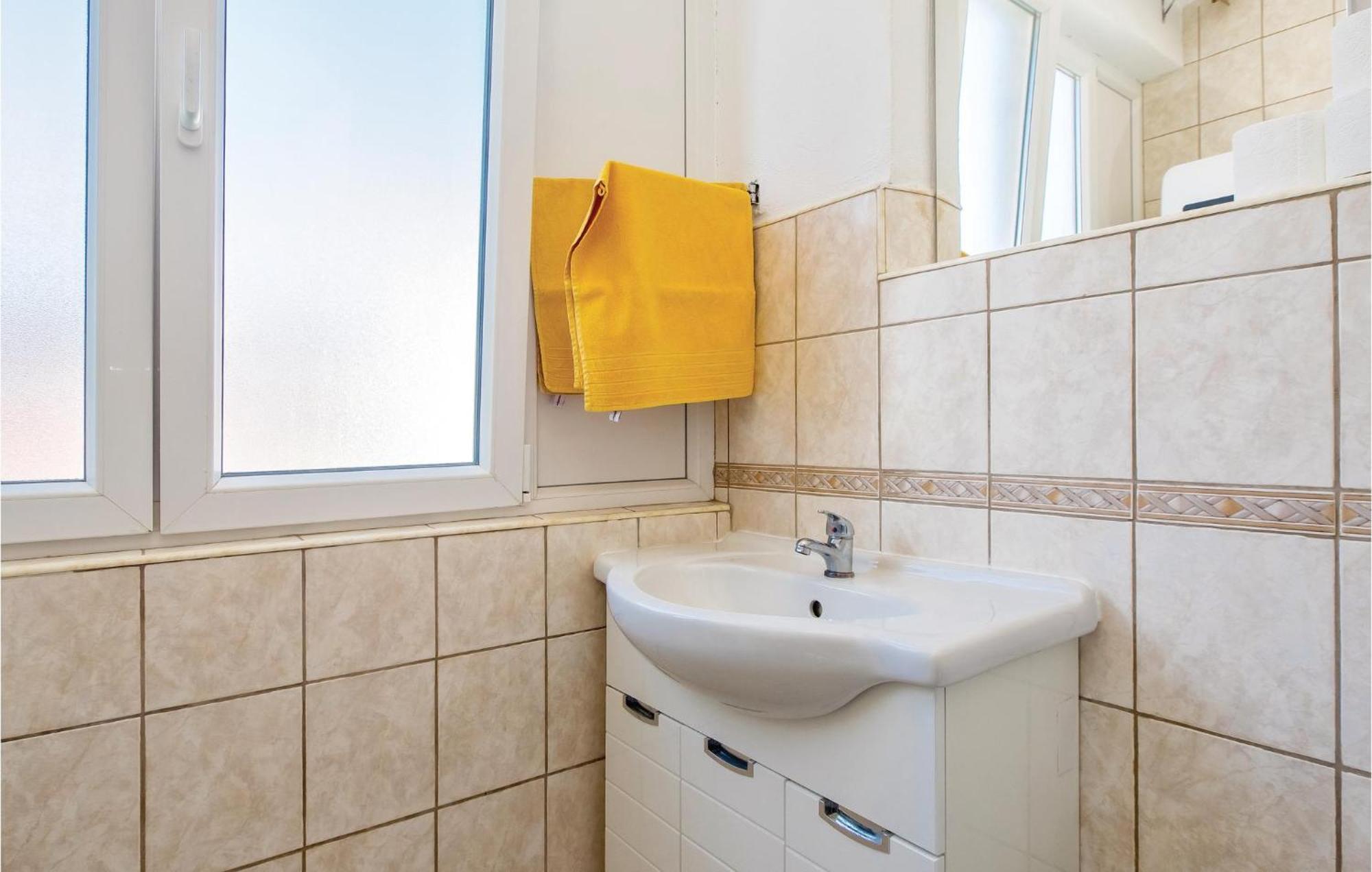 Amazing Apartment In Split With Kitchen 외부 사진