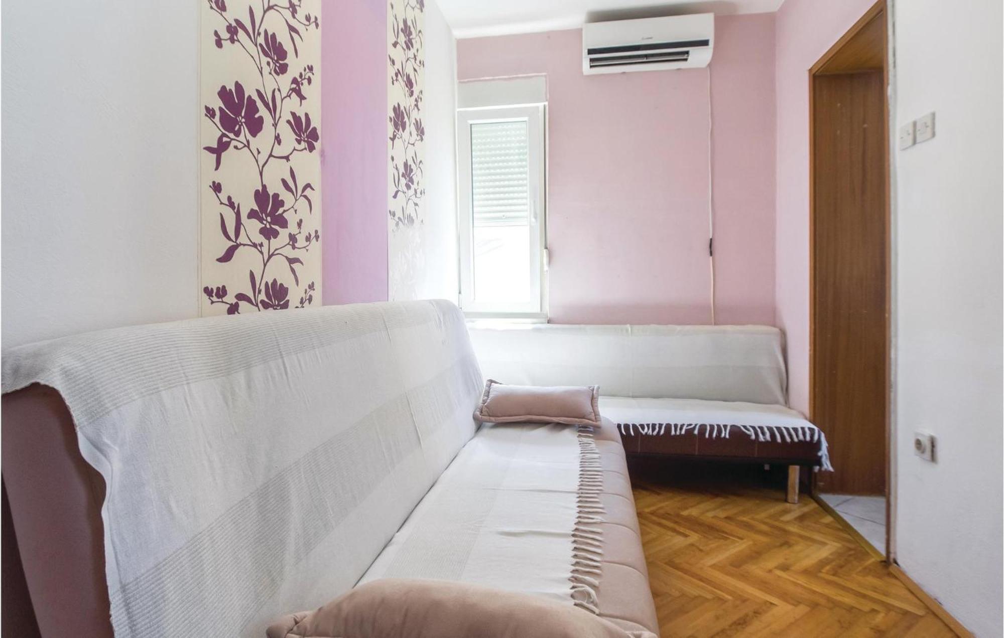 Amazing Apartment In Split With Kitchen 외부 사진